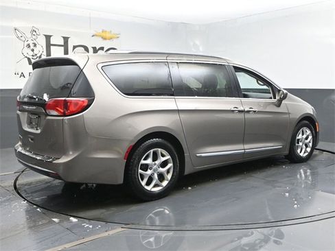 Used 2018 Chrysler Pacifica Touring-L Plus w/ Tire & Wheel Group image 51