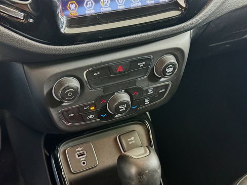 Used 2019 Jeep Compass Limited image 22