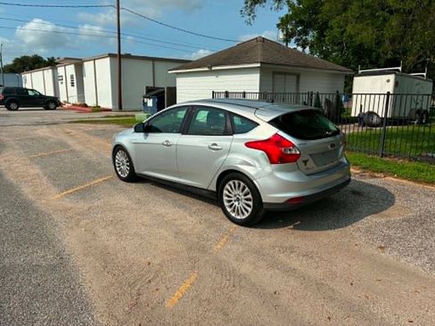 Used 2012 Ford Focus Titanium FWD image 4