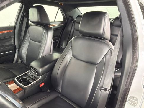 Used 2013 Chrysler 300 w/ Driver Convenience Group RWD image 13