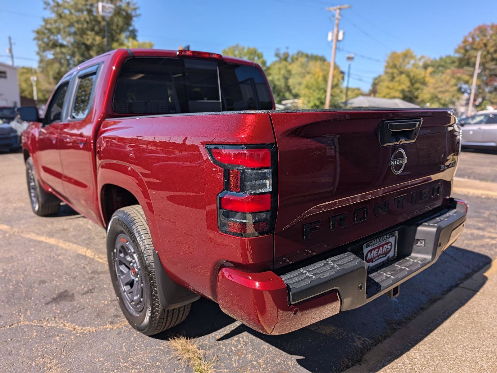 Used 2024 Nissan Frontier SL w/ Technology Package AWD/4WD image 9