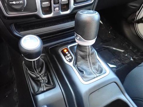 Used 2020 Jeep Wrangler Unlimited Sahara AWD/4WD image 16