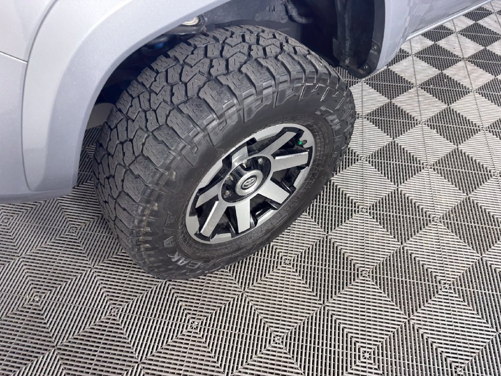 Used 2019 Toyota Tacoma TRD Sport w/ Technology Package AWD/4WD image 9