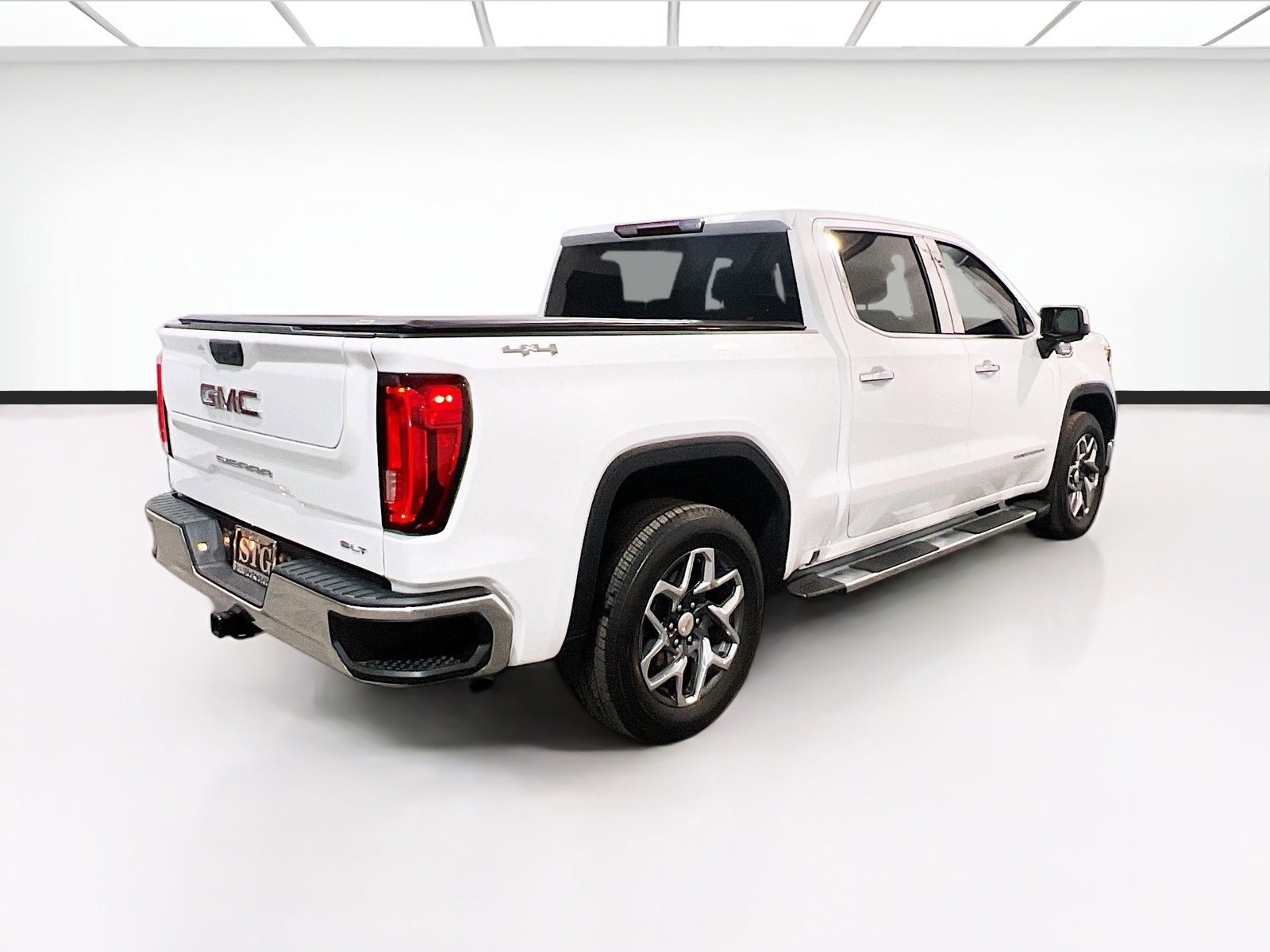 Used 2024 GMC Sierra 1500 SLT w/ SLT Premium Package AWD/4WD image 4