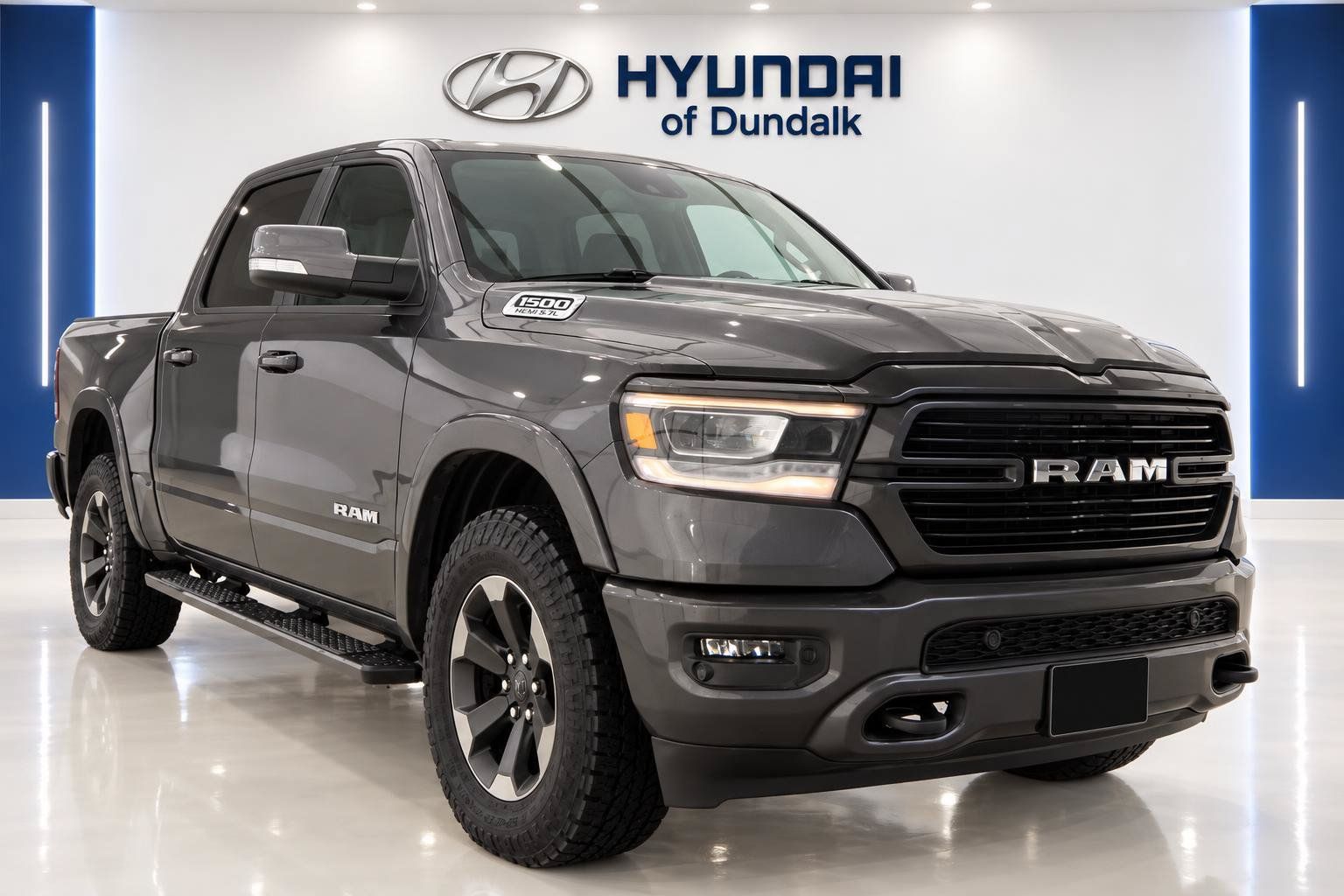 Used 2019 RAM 1500 Laramie AWD/4WD image 3