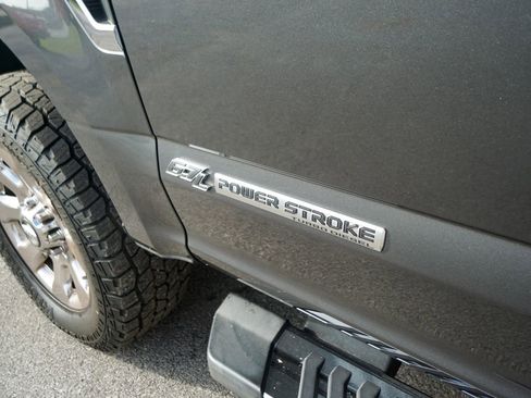 Used 2018 Ford F250 Lariat w/ Chrome Package image 9