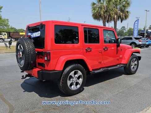 Used 2017 Jeep Wrangler Unlimited Sahara AWD/4WD image 5