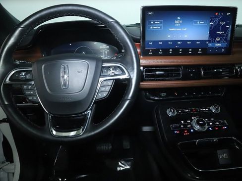 Certified 2023 Lincoln Nautilus Reserve image 29