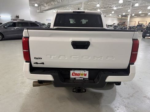 Used 2025 Toyota Tacoma TRD Off-Road AWD/4WD image 7