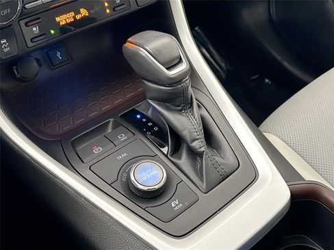 Certified 2022 Toyota RAV4 Limited image 25