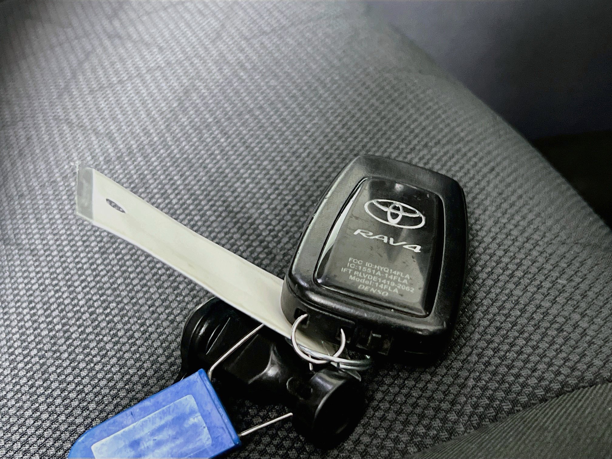 Used 2025 Toyota RAV4 XLE FWD image 36