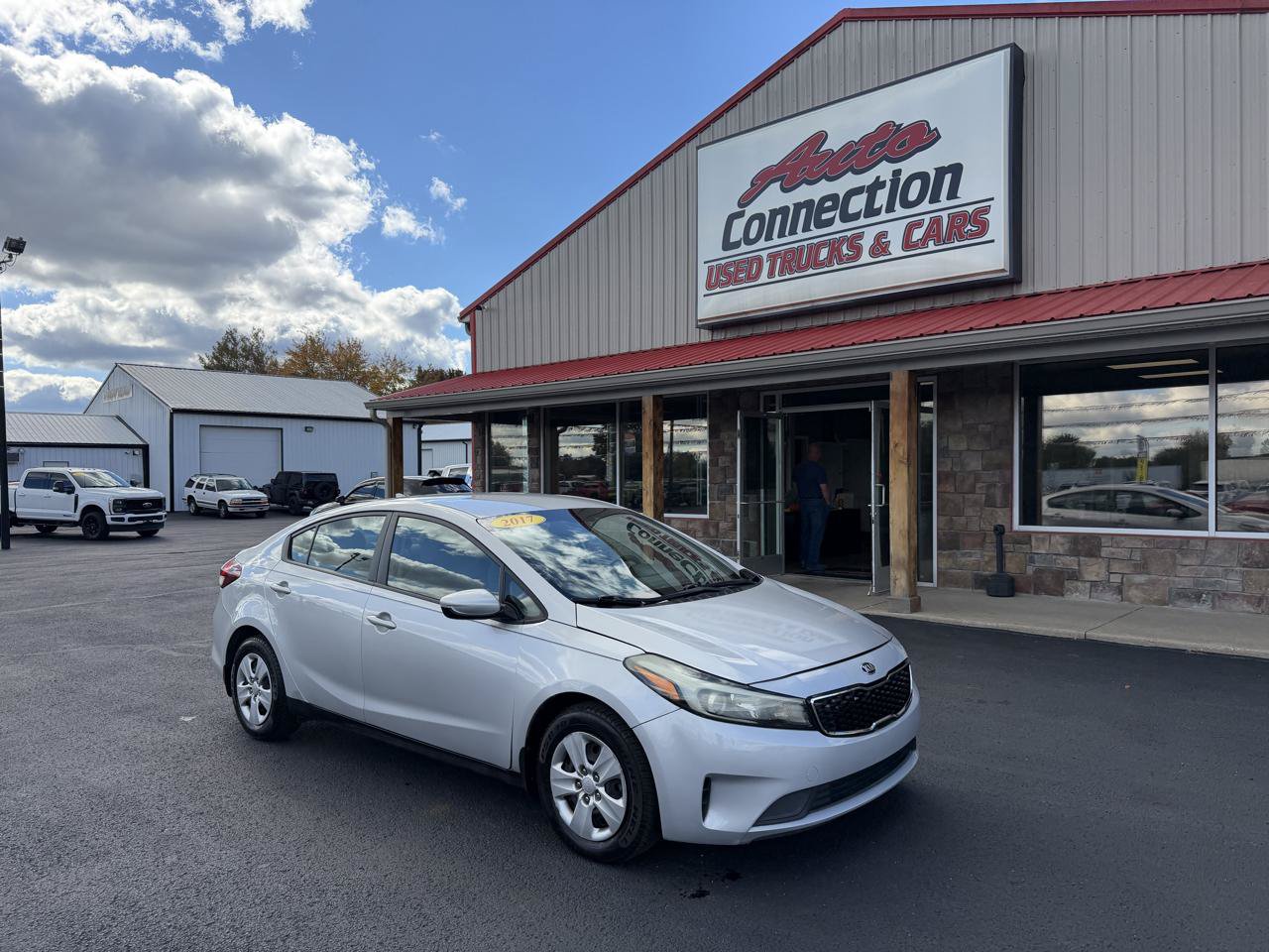 Used 2017 Kia Forte LX FWD image 2