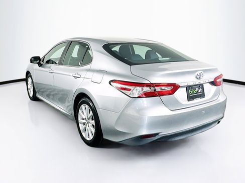 Used 2018 Toyota Camry LE image 5