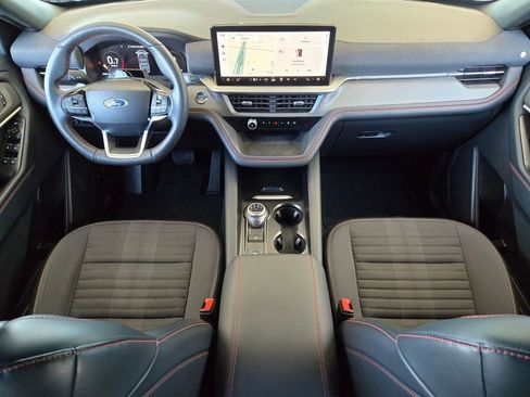 Used 2025 Ford Explorer ST-Line w/ ST-Line Street Pack image 16