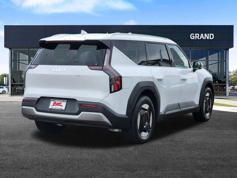 New 2026 Kia EV9 Wind AWD/4WD image 5