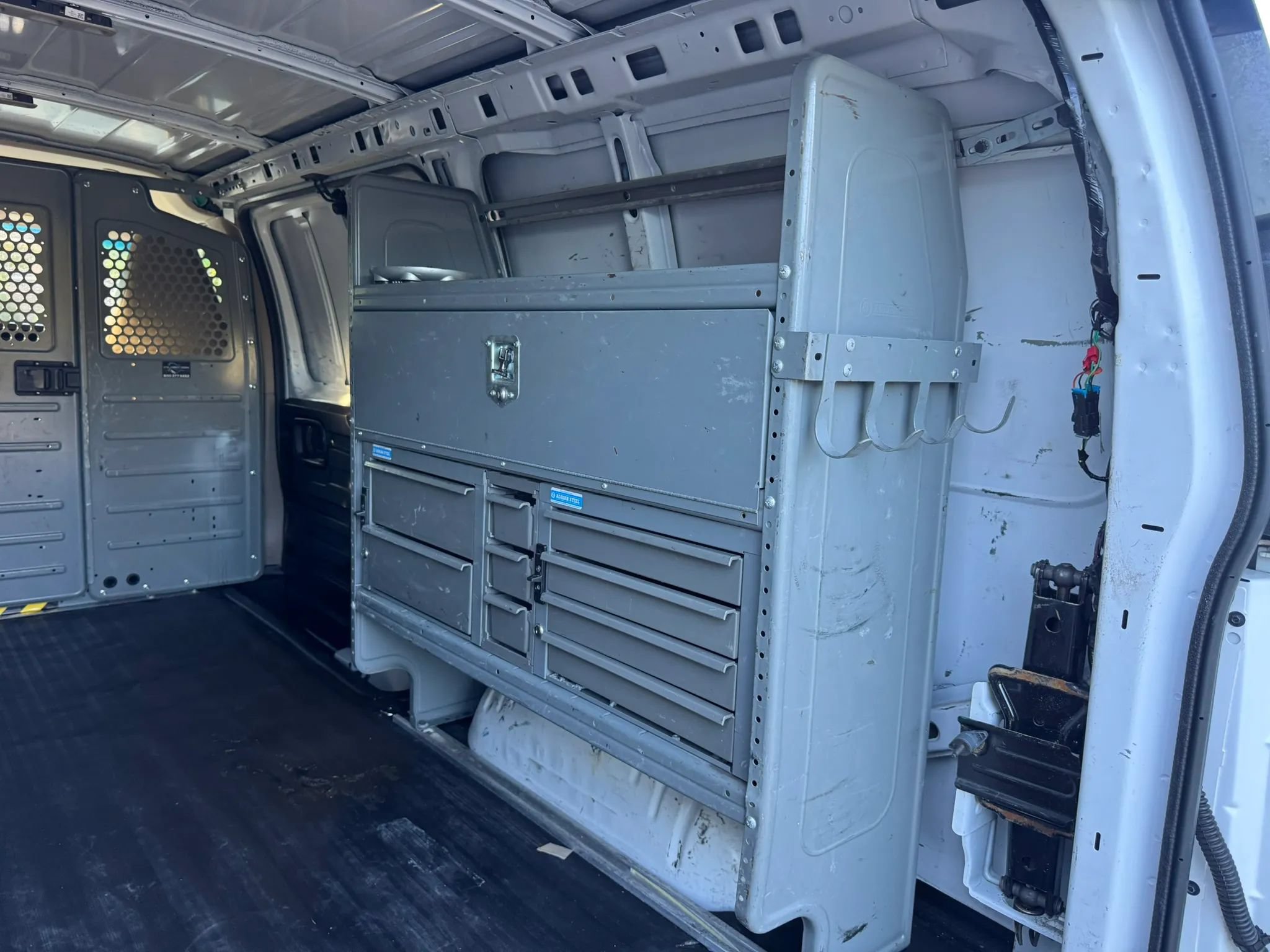 Used 2018 Chevrolet Express 2500 w/ Driver Convenience Package RWD image 23
