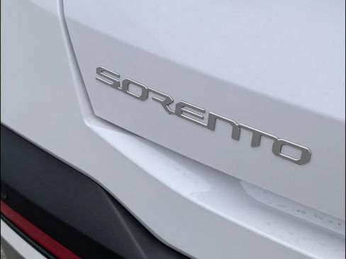 Certified 2025 Kia Sorento S w/ Panoramic Sunroof Package FWD image 19