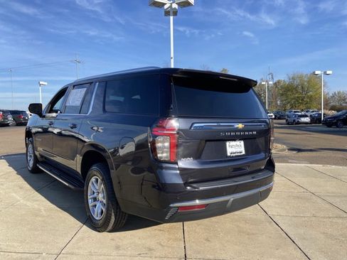 Used 2023 Chevrolet Suburban LT image 8