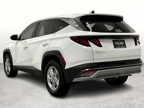 Used 2025 Hyundai Tucson SE image 15
