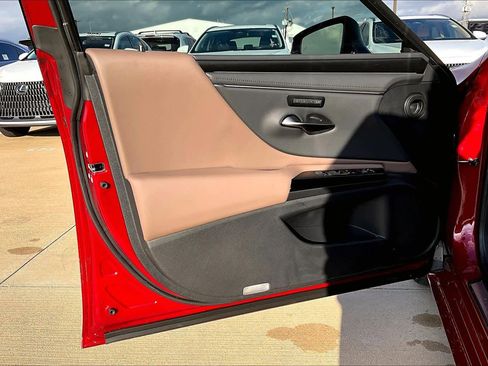 New 2025 Lexus ES 350 w/ Premium Package image 10