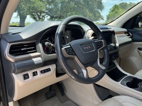 Used 2021 GMC Acadia Denali w/ Denali Technology Package FWD image 17