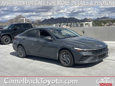 Used 2024 Hyundai Elantra SEL image 1