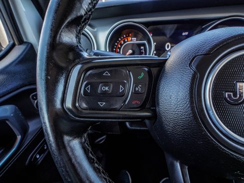 Used 2021 Jeep Gladiator Willys image 16