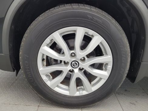 Used 2018 Nissan Rogue SV w/ Sun & Sound Touring Package AWD/4WD image 31