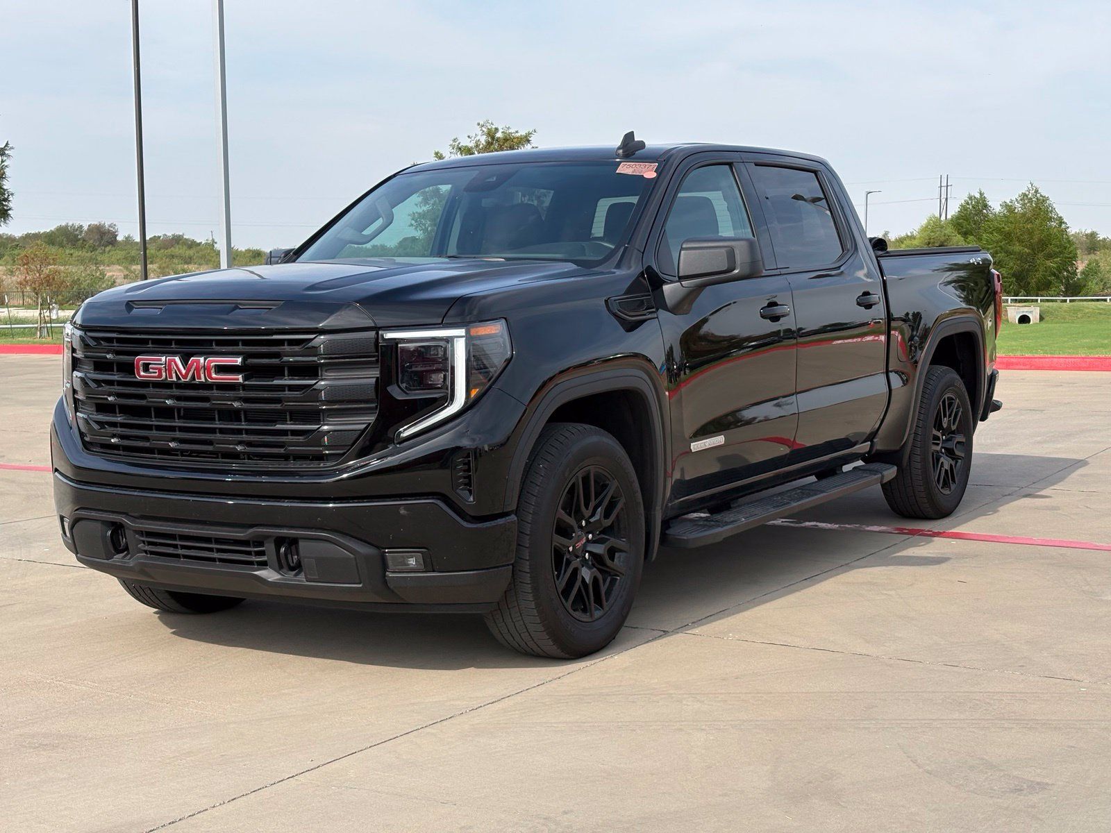 Used 2024 GMC Sierra 1500 Elevation AWD/4WD image 3