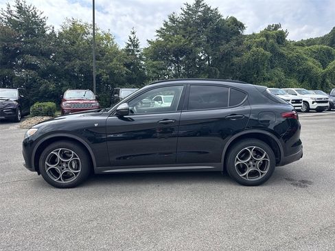 Used 2022 Alfa Romeo Stelvio Ti image 2