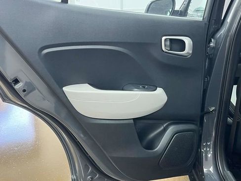 Used 2025 Hyundai Venue SEL FWD image 19