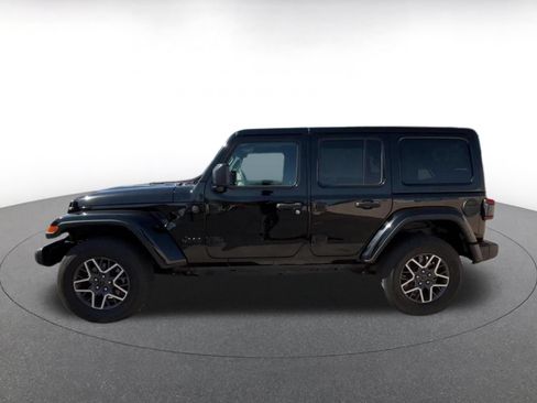 Used 2025 Jeep Wrangler Unlimited Sahara AWD/4WD image 8