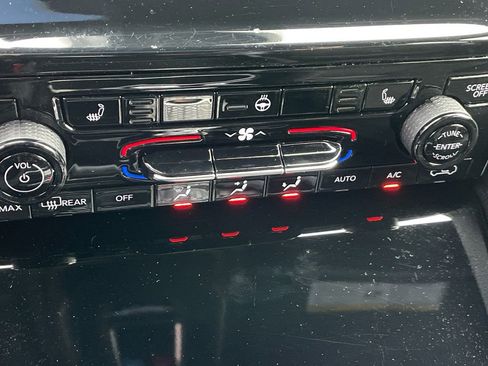 Used 2023 Jeep Grand Cherokee L Laredo image 41