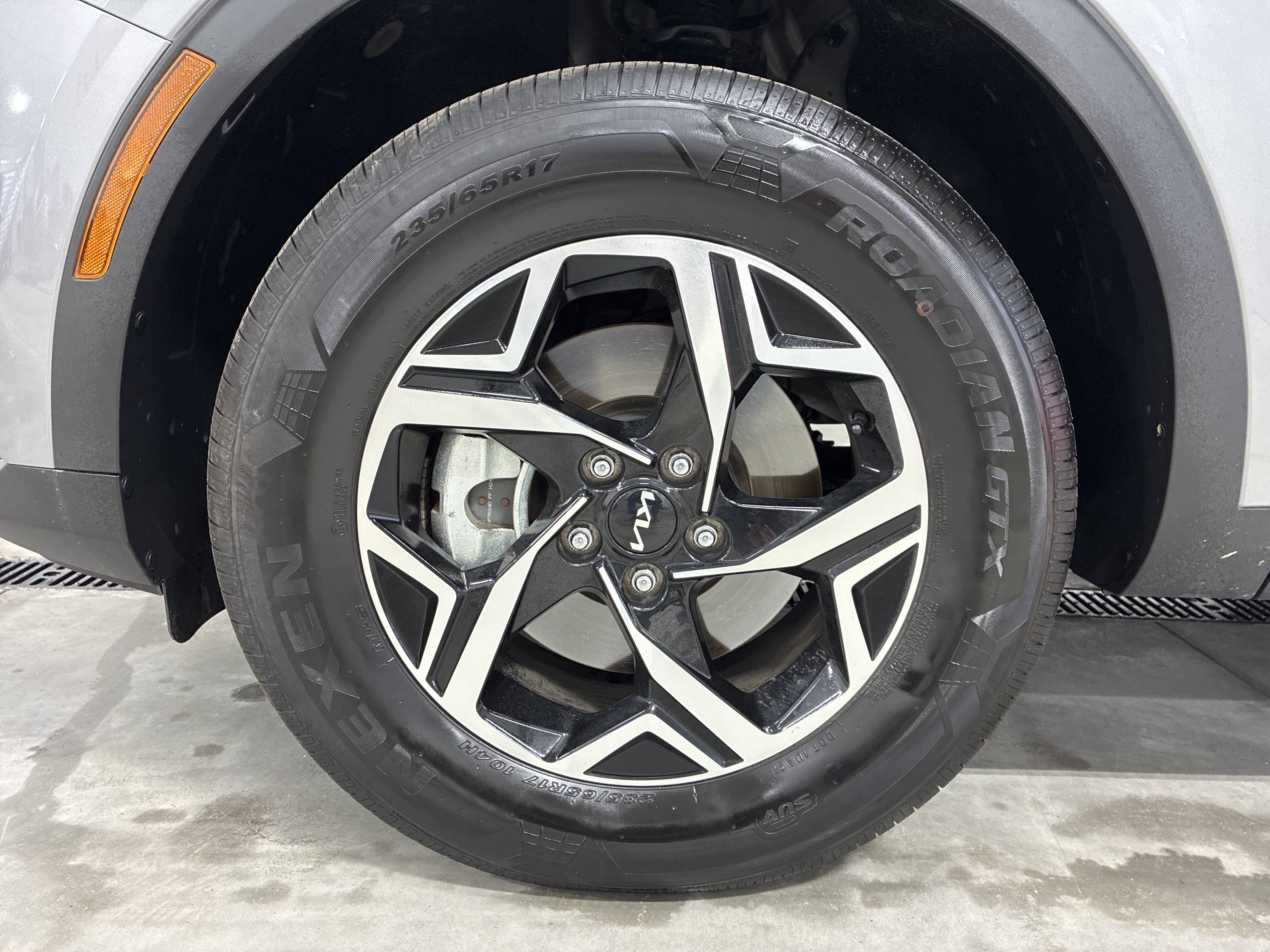 Certified 2025 Kia Sportage LX AWD/4WD image 30
