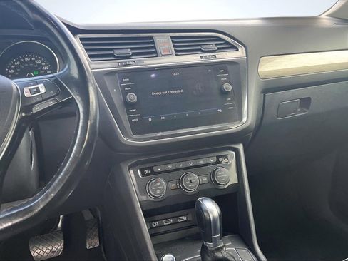 Used 2018 Volkswagen Tiguan SE w/ Panoramic Sunroof Package image 6