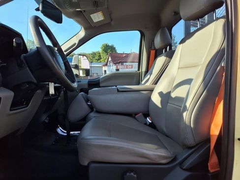 Used 2019 Ford F550 2WD Regular Cab Super Duty image 8