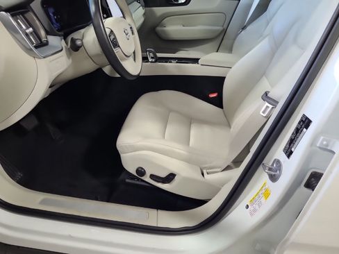 Used 2023 Volvo XC60 B5 Plus w/ Climate Package AWD/4WD image 13