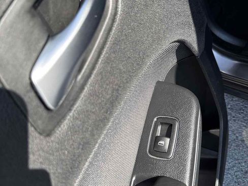 Used 2015 Dodge Charger SE w/ Sport Appearance Group image 11