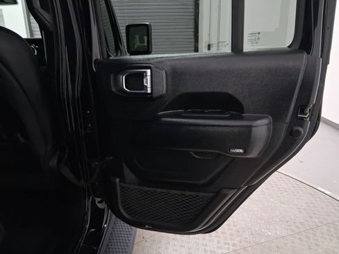 Used 2022 Jeep Wrangler Unlimited Rubicon w/ Xtreme Recon 35" Tire Package image 30