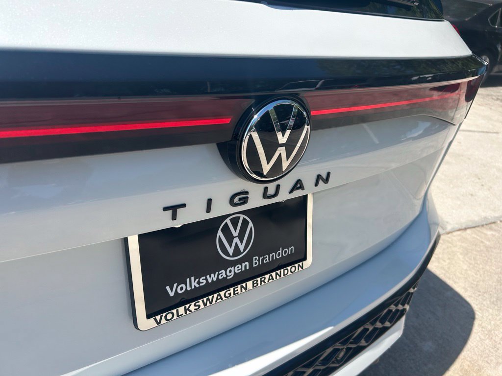 New 2026 Volkswagen Tiguan SE R-Line FWD image 32