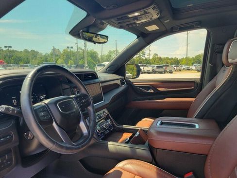 Used 2023 GMC Yukon Denali Ultimate w/ LPO, Floor Liner Package AWD/4WD image 11
