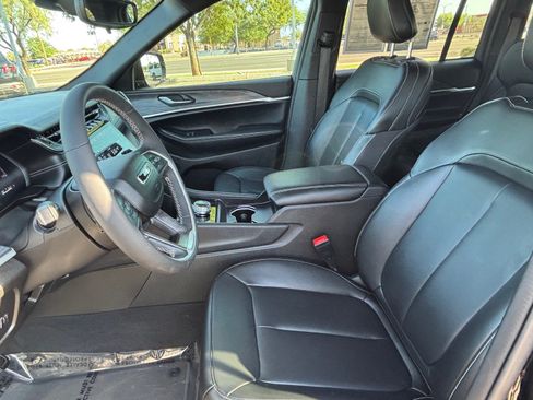 Used 2024 Jeep Grand Cherokee Limited w/ Black Appearance Package RWD image 22
