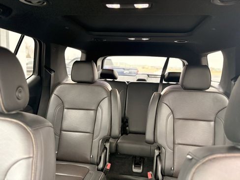 Used 2023 Chevrolet Traverse High Country image 19