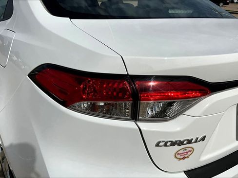 Used 2025 Toyota Corolla LE image 28