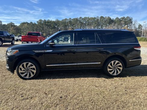 Used 2023 Lincoln Navigator L Reserve image 8