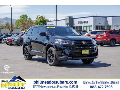 Used 2019 Toyota Highlander SE w/ Nightshade Edition