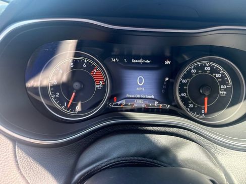 Used 2019 Jeep Cherokee Limited AWD/4WD image 25