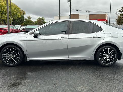 Used 2021 Toyota Camry SE w/ Carpet Mat Package (TMS) image 5