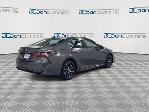 Used 2022 Toyota Camry SE FWD image 8