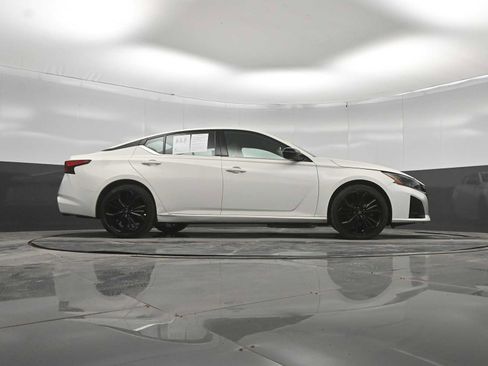Used 2025 Nissan Altima 2.5 SR FWD image 44